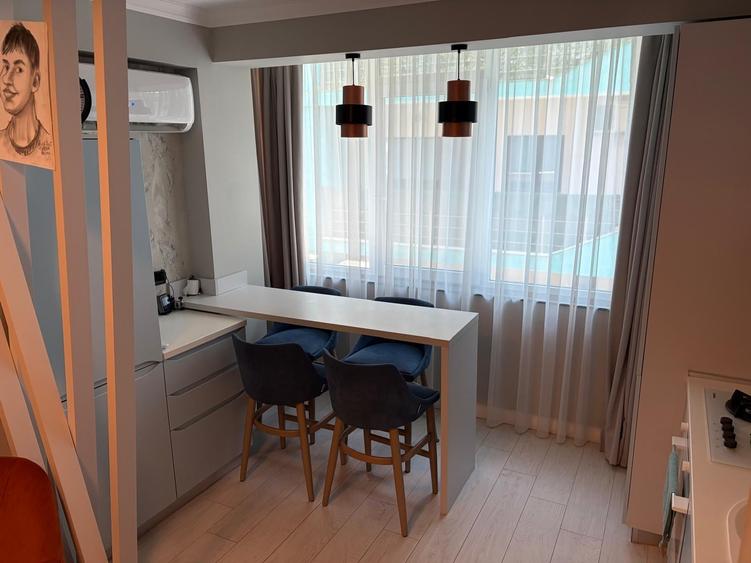 Apartament cu 3 camere semidecomandat, mobilat în Năvodari