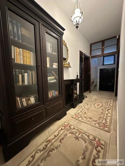 Casă cu 4 camere cu Teren 2300 Mp în Central