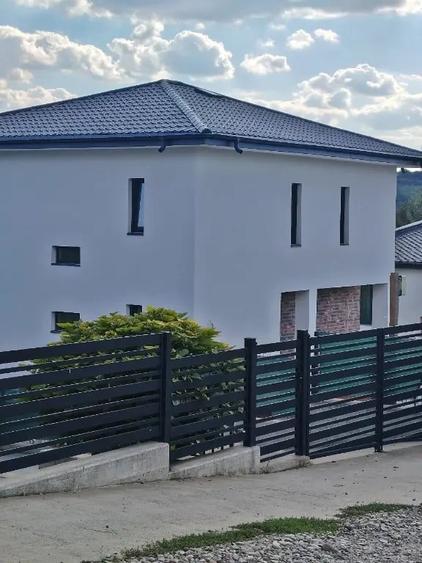 Casă cu 4 camere în Central