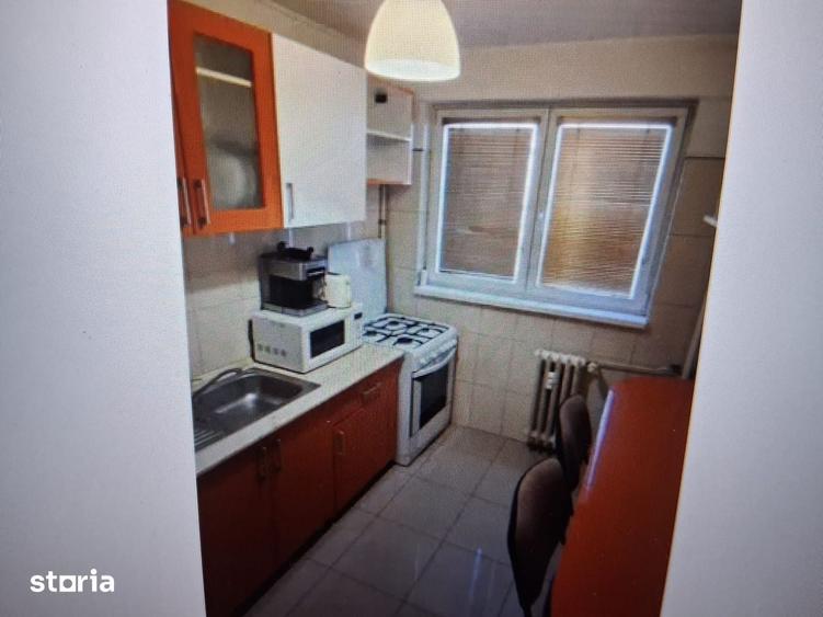 Apartament cu 2 camere decomandat în Tei