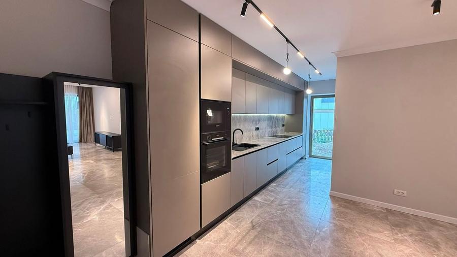Apartament cu 3 camere decomandat, mobilat în Băneasa
