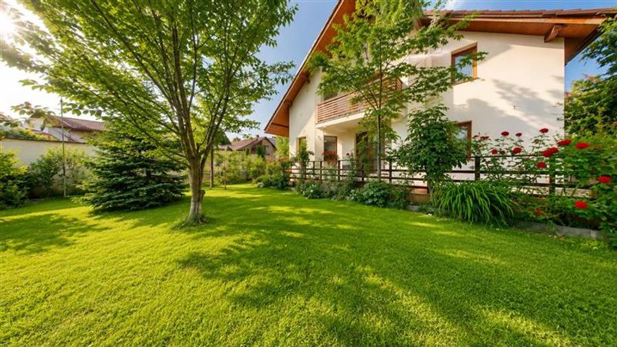 Casă individuală cu 6 camere cu Canalizare în Tractorul