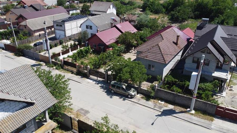 Teren Construcții intravilan de 1033 mp, în Cernele