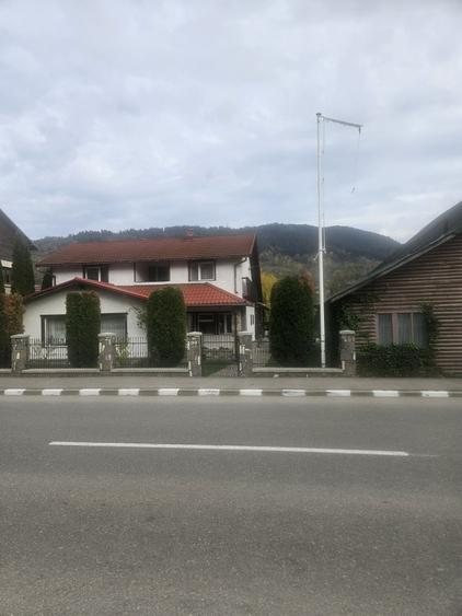 Casă cu 4 camere în Secăria