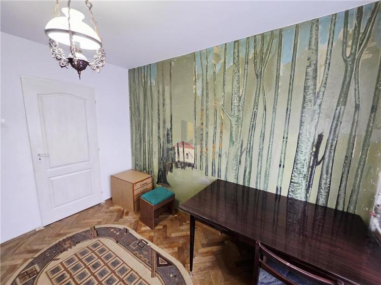 Apartament cu 3 camere semidecomandat în Circumvalațiunii