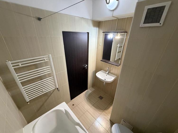 Apartament cu 2 camere decomandat în Nicolina