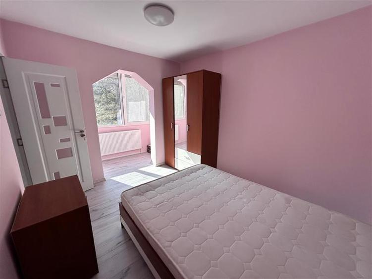 Apartament cu 2 camere semidecomandat, mobilat în Moroasa 2