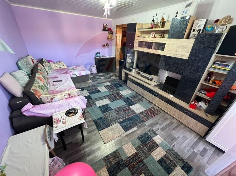 Apartament cu 3 camere decomandat, mobilat în Sud