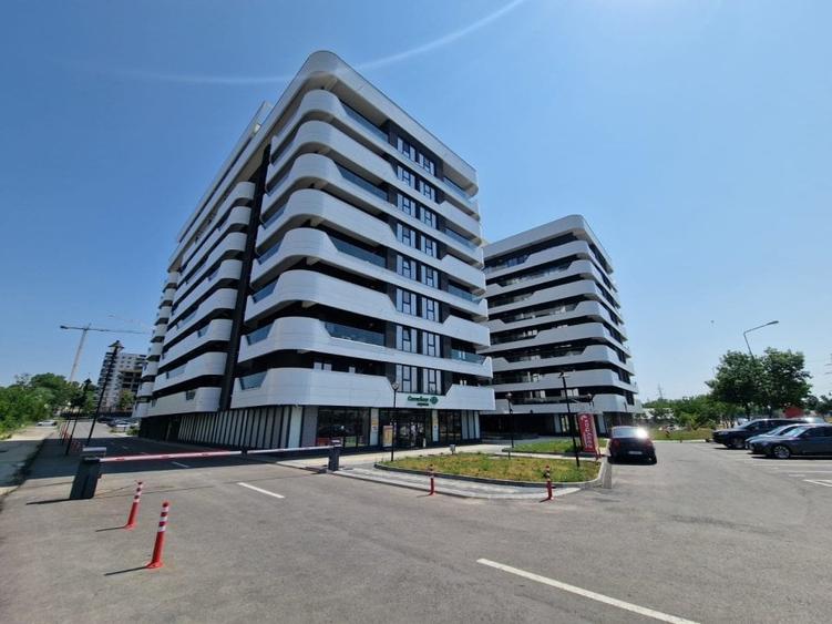 Penthouse cu 3 camere decomandat în Sud