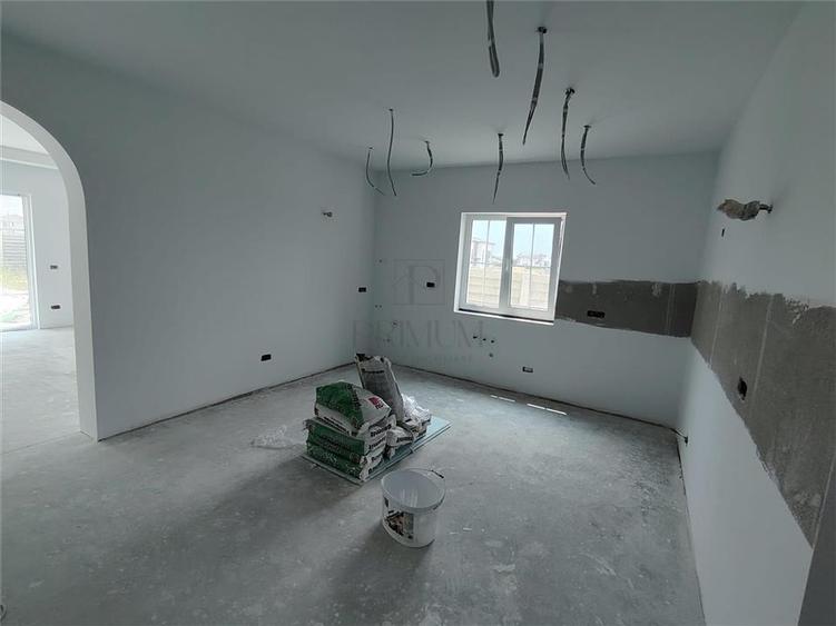 Duplex cu 5 camere cu Canalizare în Moșnița Nouă