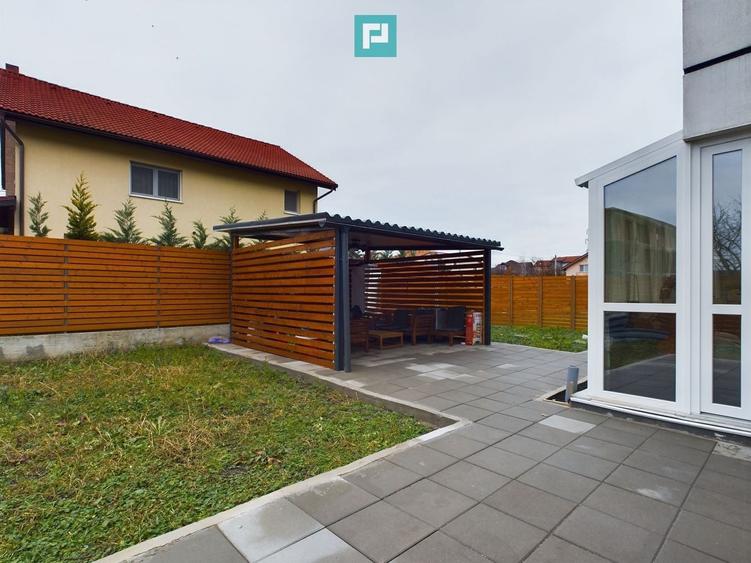 Apartament cu 3 camere semidecomandat, mobilat în Dumbrăvița