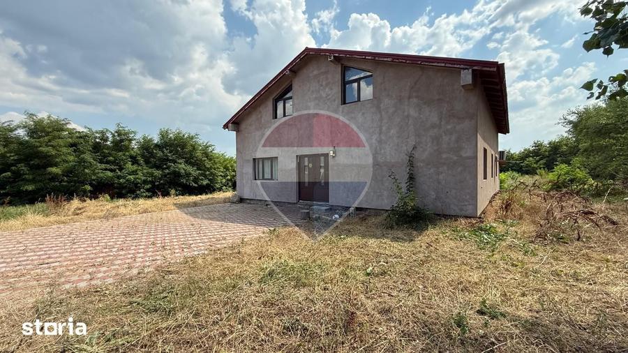 Casă cu 6 camere cu Teren 6257 Mp în Bolotești