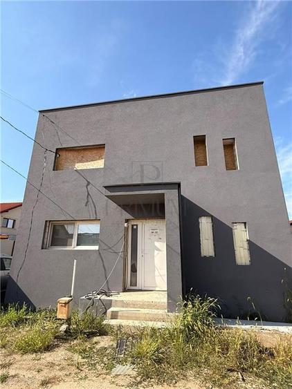 Casă individuală cu 4 camere cu Canalizare în Giroc