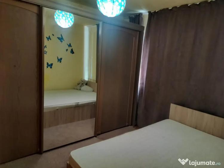 Apartament cu 3 camere decomandat în Valea Rosie
