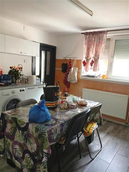 Casă cu 4 camere cu Canalizare în Chercea