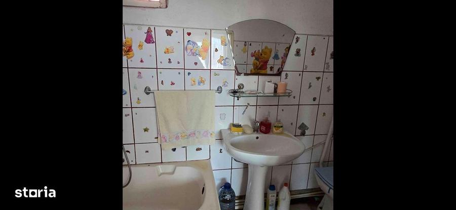Casa in Cristur cu trei camere. - 9