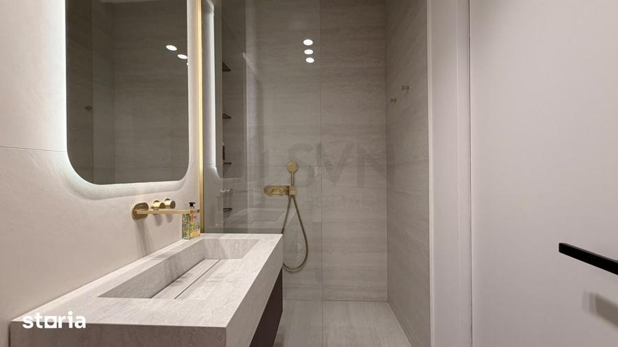 Apartament cu 4 camere în Central — fotografia 1