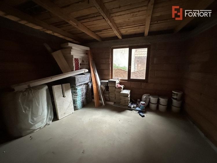 Casă individuală cu 10 camere cu Teren 1560 Mp în Bucovăț (Remetea Mare)