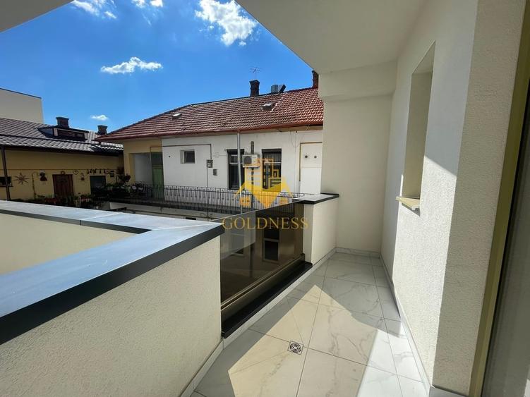 Apartament cu 7 camere semidecomandat în Central