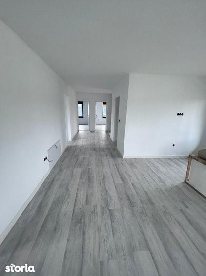 Casă cu Teren 5.5 Mp în Groși
