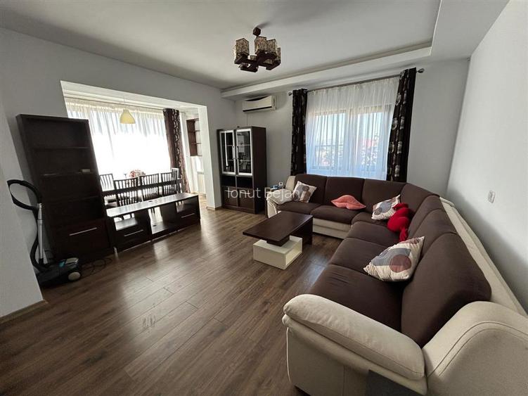 Apartament cu 3 camere de vanzare zona OCPI - Lidl
