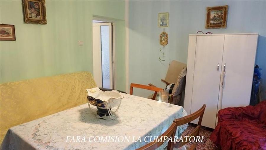 Apartament cu 3 camere decomandat în Sud