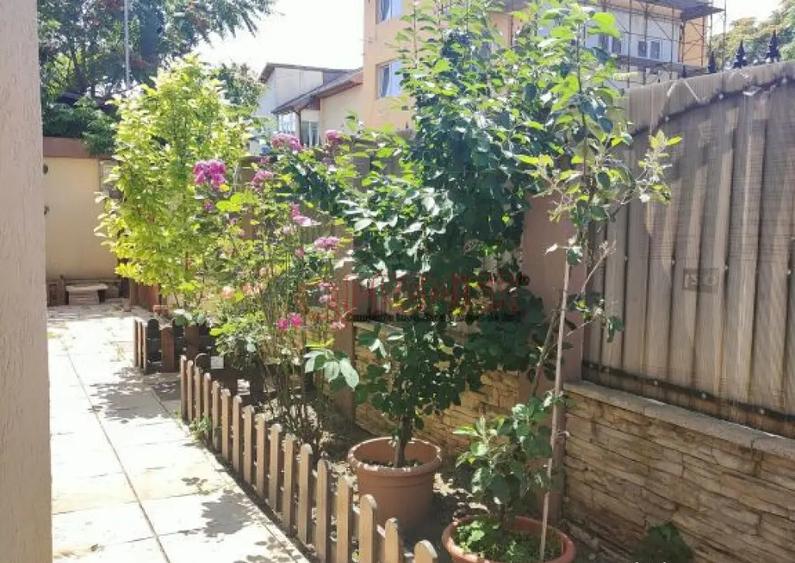 Casă cu 6 camere cu Teren 221 Mp în Obor
