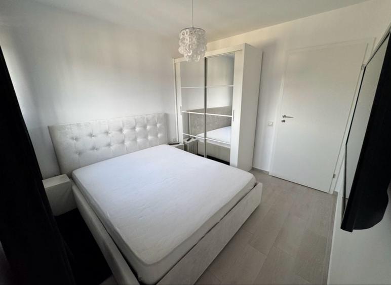 Apartament cu 3 camere decomandat în Exterior Vest