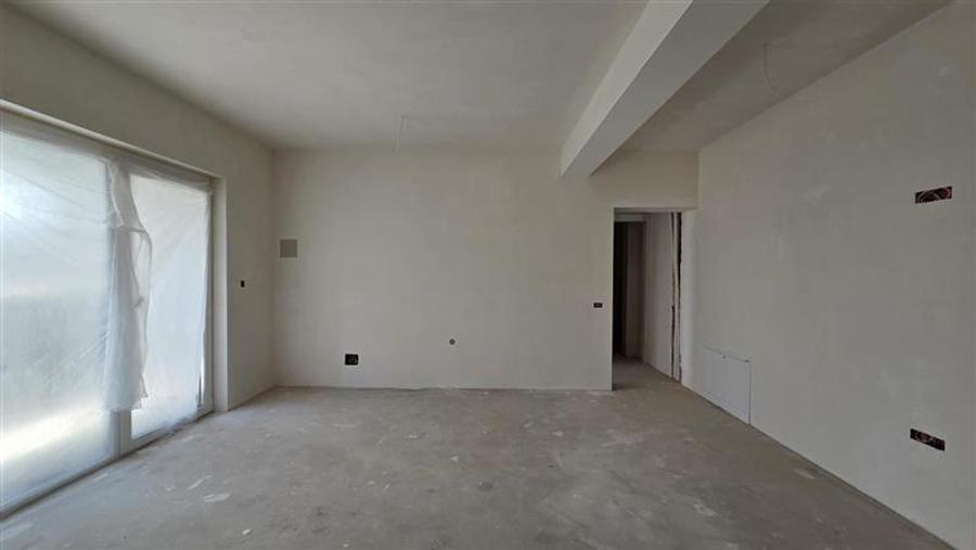 Apartament cu 5 camere decomandat în Dumbrăvița