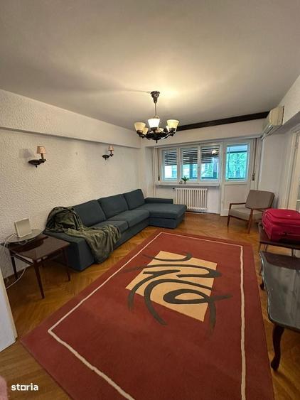 Apartament cu 4 camere decomandat în Victoriei
