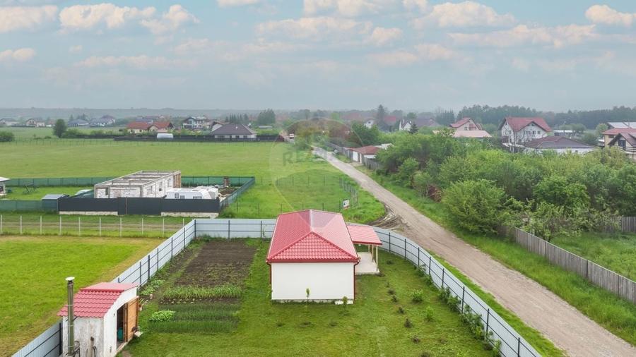 Casă individuală cu 2 camere cu Teren 380 Mp în Podu Oltului