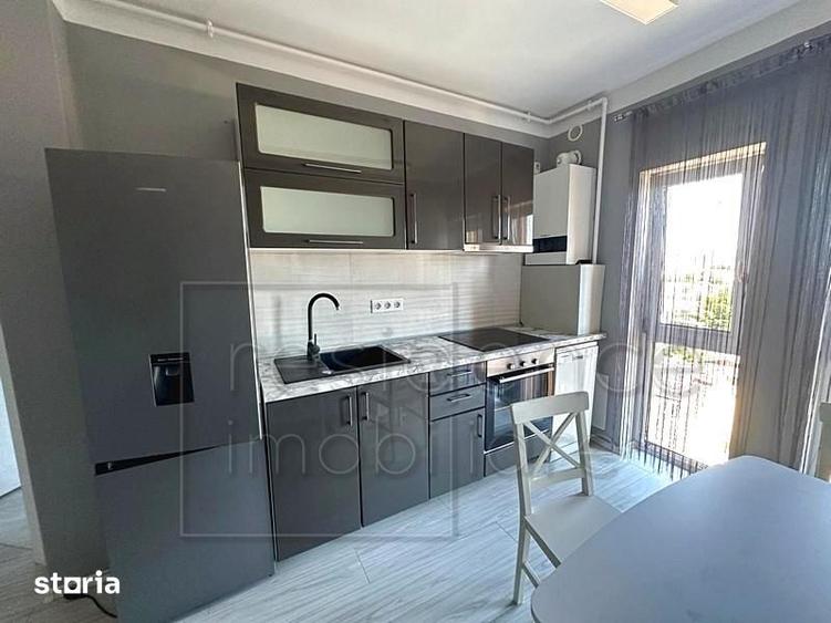 Apartament cu 3 camere semidecomandat, mobilat în Bulgaria