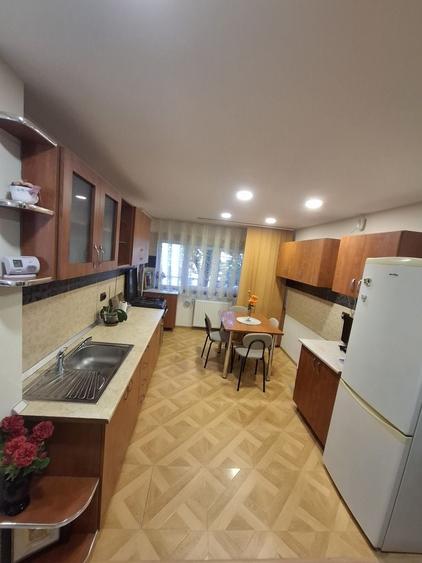 Apartament cu 2 camere decomandat în Micro 17
