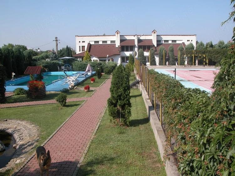 Casă cu Teren 3700 Mp în Topoloveni