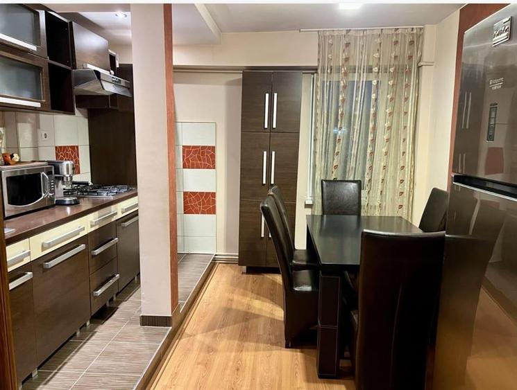 Apartament cu 3 camere decomandat, mobilat în Tudor