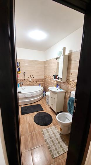 Apartament cu 2 camere decomandat în Titan