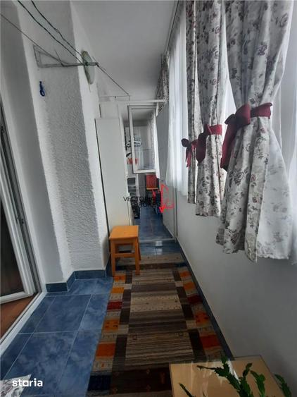 Apartament cu 3 camere semidecomandat în Gara de Nord