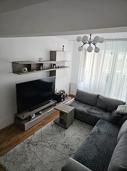 Apartament cu 2 camere decomandat, mobilat în Decebal