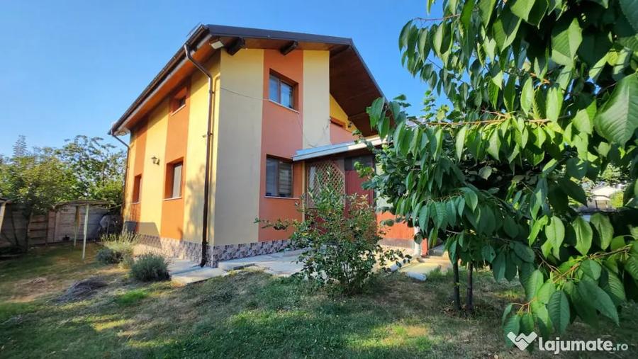 Casă cu 4 camere cu Teren 595 Mp în Central