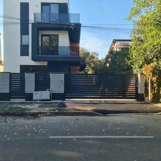 Duplex cu 4 camere cu Canalizare în Străulești