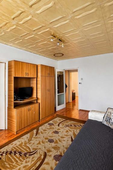 Apartament cu 3 camere decomandat în Sud