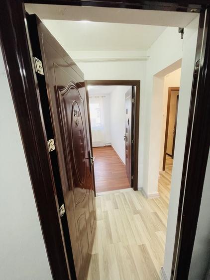 Apartament cu 3 camere decomandat în Micro 4