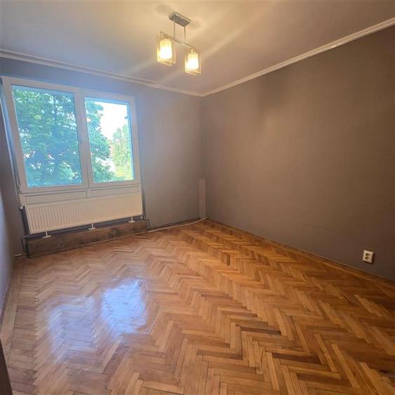 Apartament cu 3 camere semidecomandat în Piața Unirii