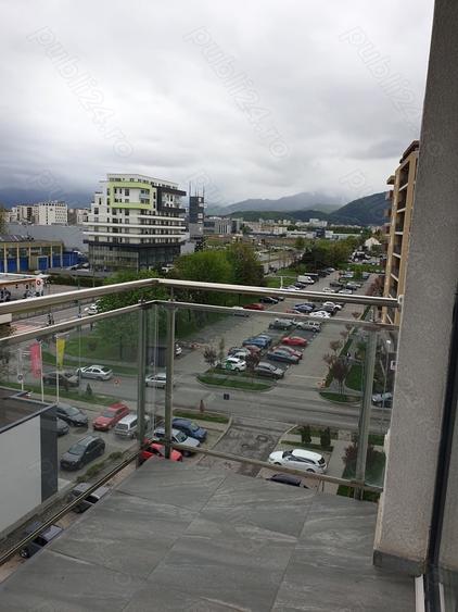 Apartament cu 3 camere decomandat în Tractorul