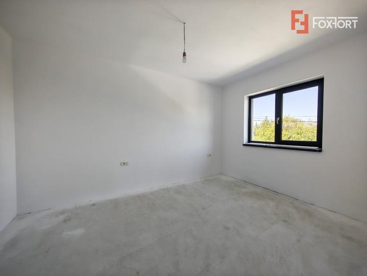 Duplex cu 4 camere semidecomandat cu Canalizare în Giroc