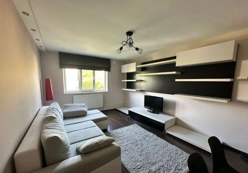 Apartament cu 3 camere decomandat în Nicolina