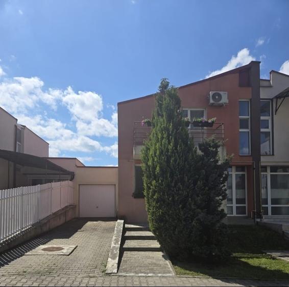 Duplex cu 4 camere cu Canalizare în Bună Ziua