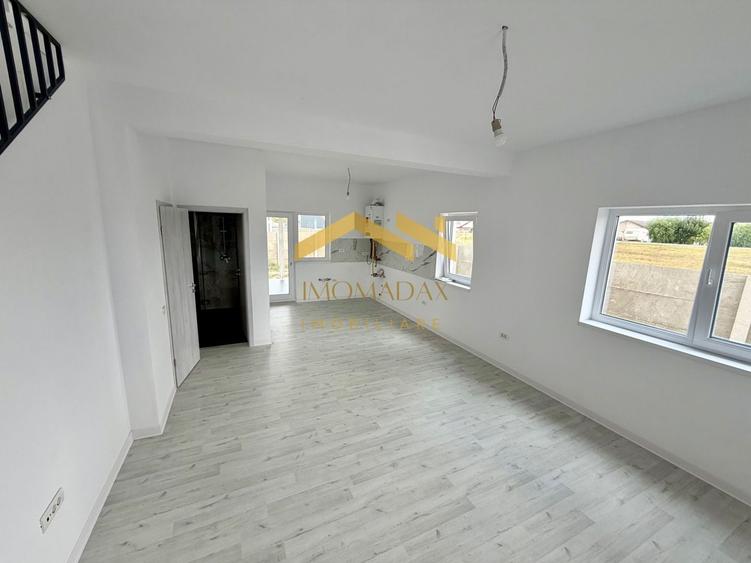 Duplex cu 3 camere cu Canalizare în Bucovăț (Remetea Mare)