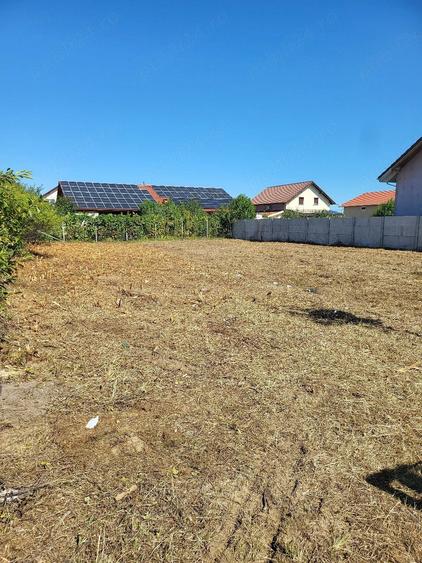 Teren de 570 mp, în Gelu
