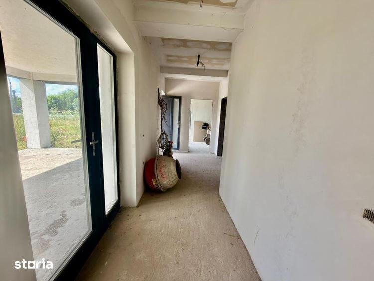 Casă cu 4 camere cu Teren 380 Mp în Cârcea
